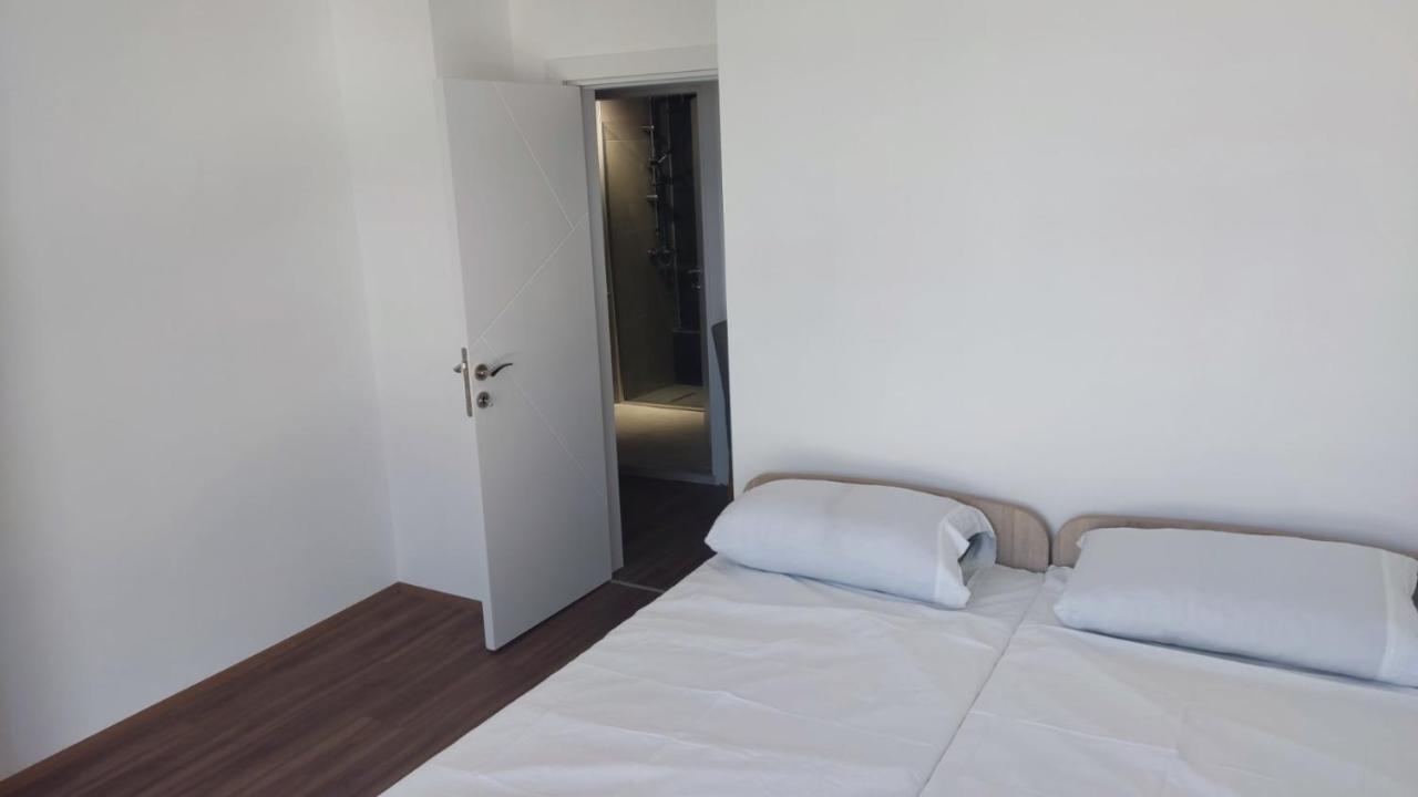 Sky View Luxury Center Skopje Apartments Ngoại thất bức ảnh